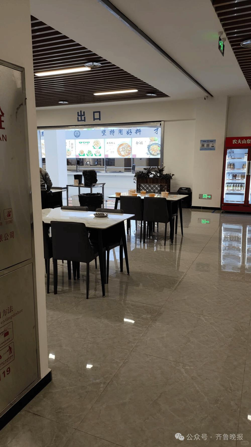 游客发帖称,订酒店订到了医院。(取材自华商网/网页截屏)