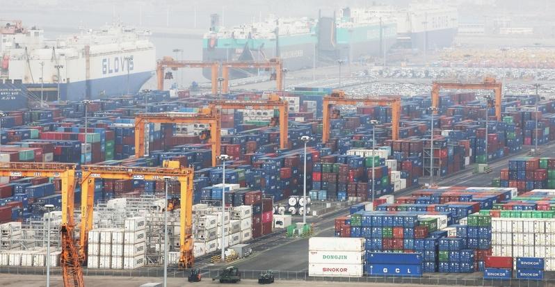 南韩2月前20日经调整后出口年增47.3%,主要受芯片外销飙升134%所带动。(欧新社)
