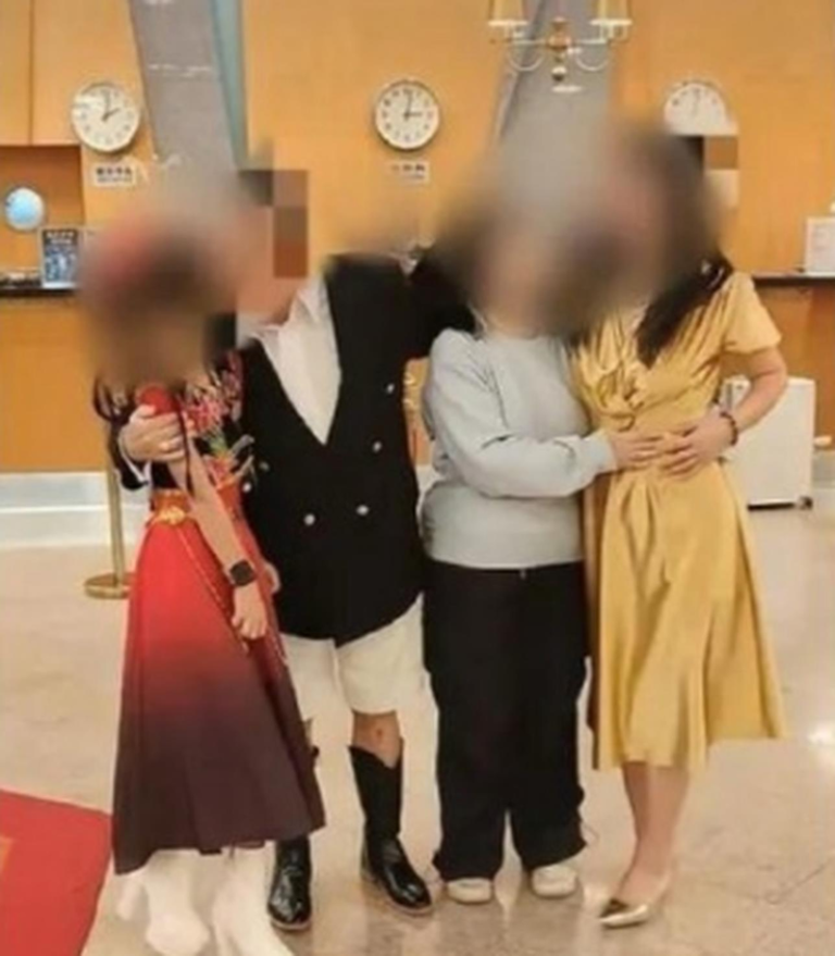 内蒙6旬继父强吻搂腰10岁女童 亲妈竟称「家庭玩笑」 示意图。(取材自微博)