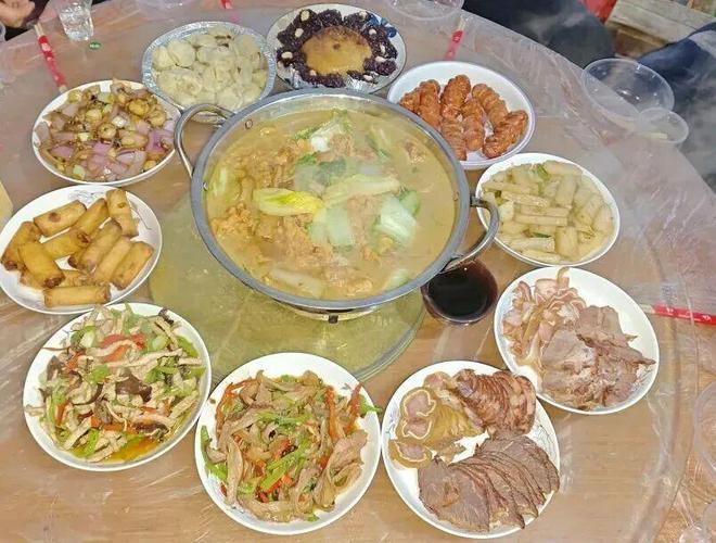18岁高中生掌勺年夜饭。(取材自央广网)