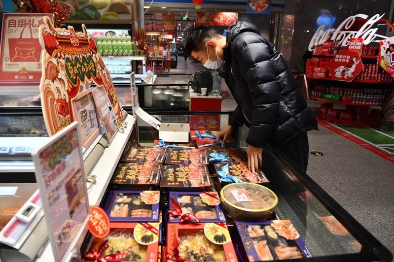 18岁高中生掌勺年夜饭。(取材自央广网)