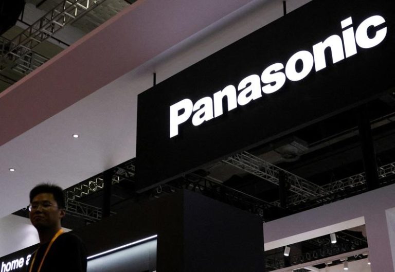 Panasonic将欧美电视销售业务移交中国创维 报导指出,松下自2025年度起推进结构性改革,原因是获利能力不敌同业。尤其将电视业务定位为成长前景不明的「课题业务」,探讨了调整业务结构。(路透)