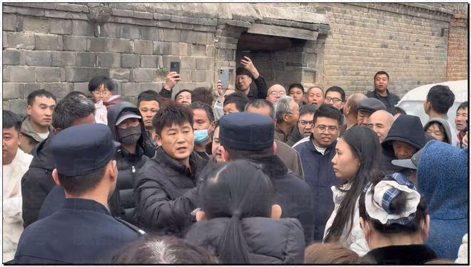 网传结婚当事人。(视频截屏)