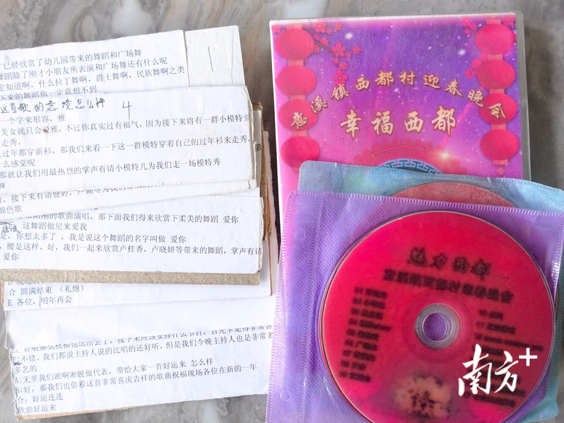 大年初四晚,潮州意溪镇西都村的返乡大学生们办「村晚」。(取材自南方+)
