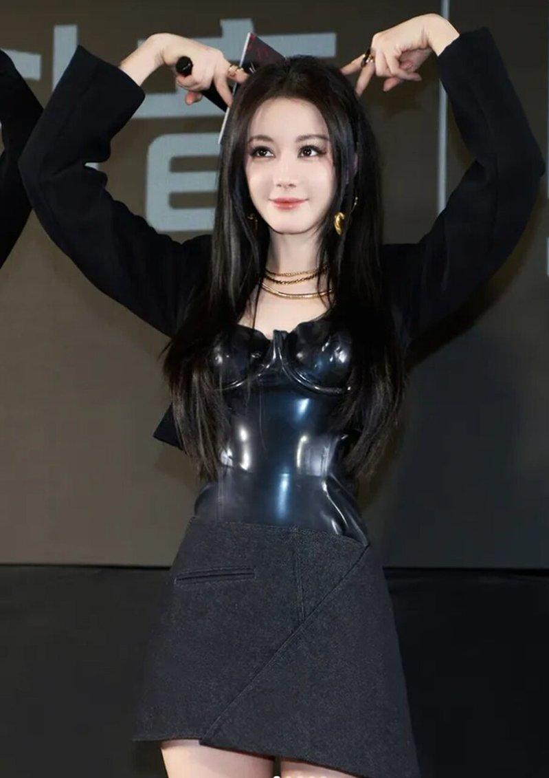迪丽热巴出道以来,美貌一直受关注。(取材自微博)