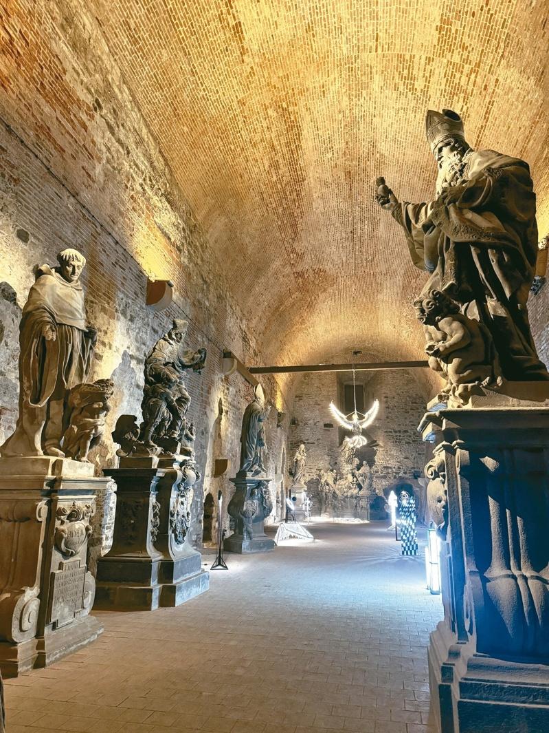 捷克布拉格高堡(Vyšehrad)地下防御空间用来保存查理大桥原始雕像,包含6位历史重要人物,例如圣奥古斯丁(Saint Augustine)等。(中央社)