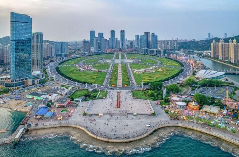 中国29城GDP破兆 平均年增近1.5个 沪向6兆元迈进 中国已有29座万亿之城,大连则是东北首个GDP破万亿的城市。(取材自界面新闻)
