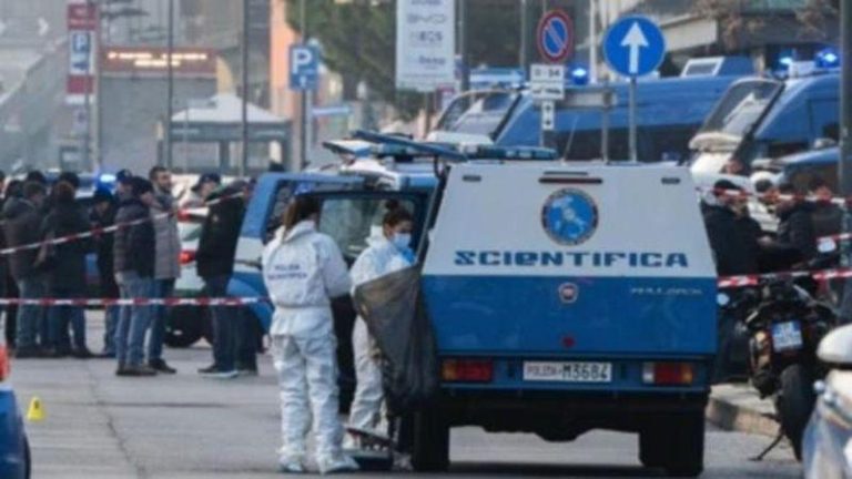 意大利米兰爆发警匪枪战，一名刘姓中国籍嫌犯因抢夺枪枝并攻击警察，遭警方开枪射中头部。(视频截屏)