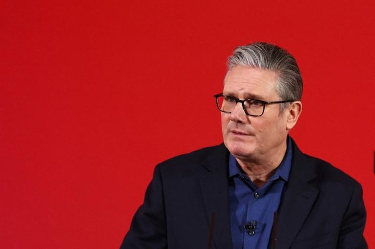 前英驻美大使卷入丑闻 施凯尔向艾普斯坦案受害者致歉 英国首相施凯尔(Keir Starmer)。(路透)