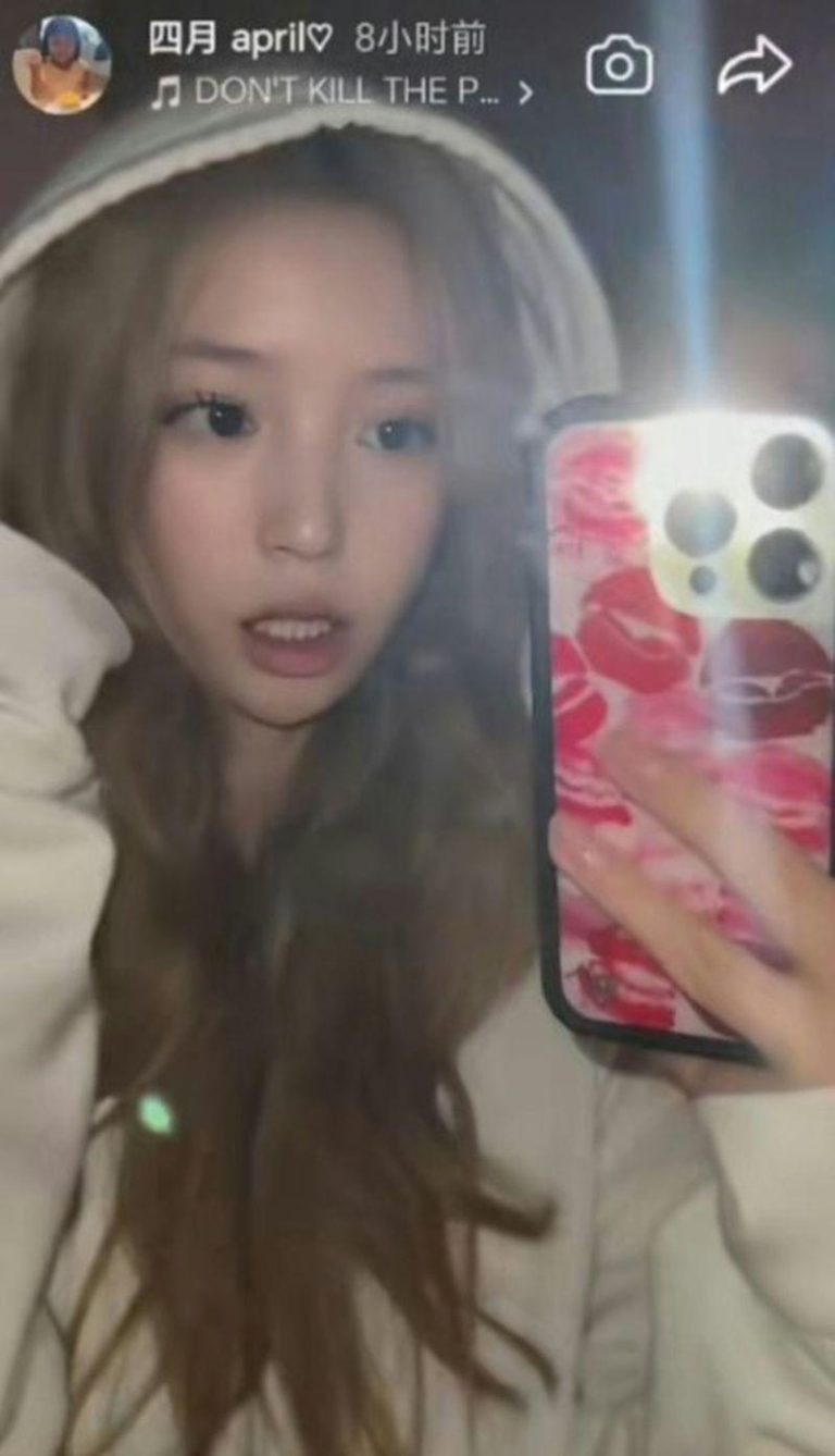 赵薇女儿「小四月」罕露面 一头金发、机场穿搭成焦点 赵薇女儿小四月更新近况。(取材自小红书)