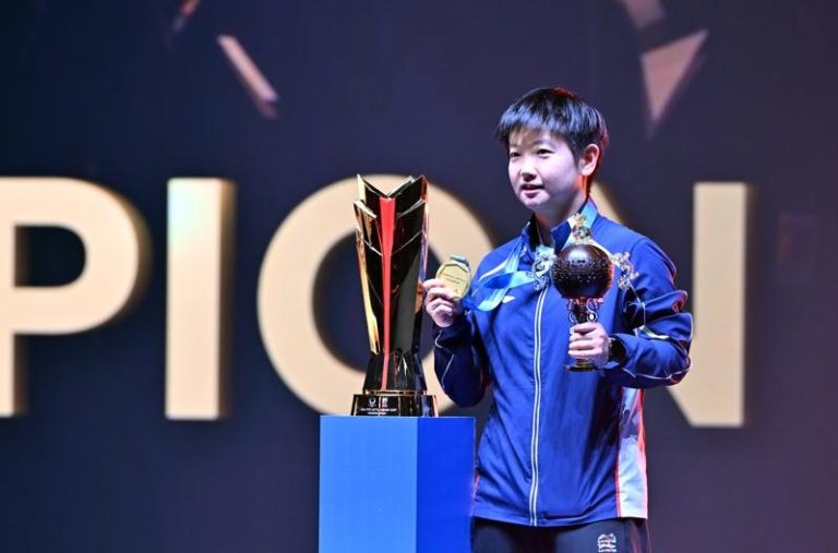 沉寂52天 孙颖莎4:3亚洲杯首封后 亚洲杯乒乓球赛女单决赛,孙颖莎4:3战胜王曼昱,夺得冠军。(新华社)