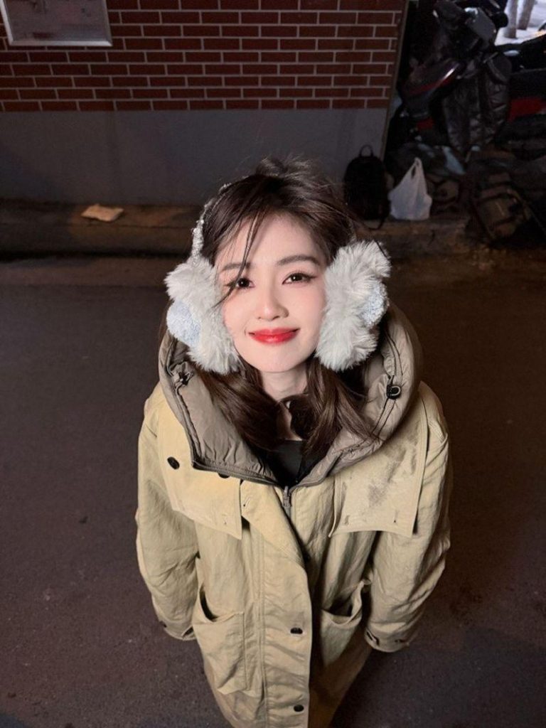 白鹿四连拍。（取材自脸书）