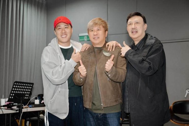 余天(右起)、胡瓜、余祥铨积极准备「钻石舞台」演唱会。图／艾迪升传播提供