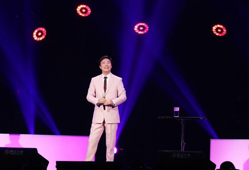 余天(右起)、胡瓜、余祥铨积极准备「钻石舞台」演唱会。图／艾迪升传播提供