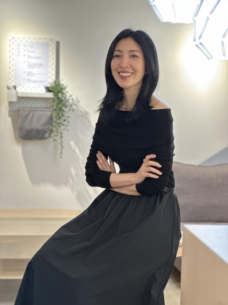 杨谨华(中)、林思廷(左)、詹子萱揭开网红家庭背后暗流。(图/晴天影像提供)