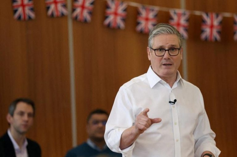 曼联老板称英国反被「移民」殖民 英相:错误应道歉 英国首相施凯尔10日参访伦敦北郊韦林加登城时发表谈话。这是施凯尔生活成本巡回演说活动的一部分。(路透)