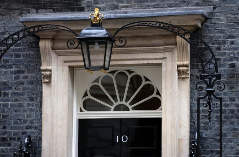 因艾普斯坦案再走一人… 英国内阁秘书离职 英国首相官邸。(欧新社)