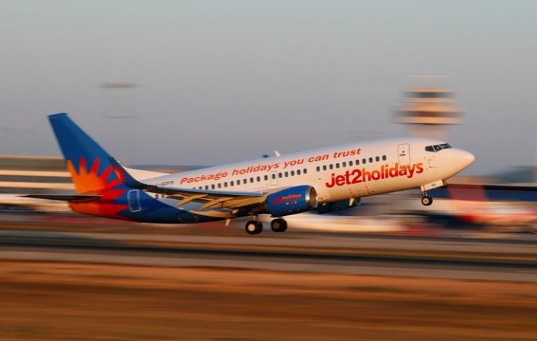 高空大乱斗 英国廉航乘客走道互殴 机舱见血紧急改降 英国廉航Jet2一架飞机2018年7月29日自西班牙马略卡岛帕尔马机场起飞。(路透)