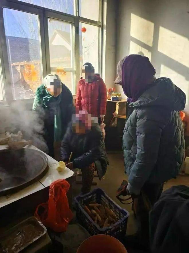 老人被送到救助站时,各方面情况都不是很好。(取材自海峡都市报)