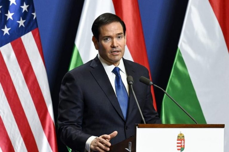 美国国务卿鲁比欧（Marco Rubio）16日对斯洛伐克和匈牙利展开访问行程，承诺将深化与中欧的合作。欧新社