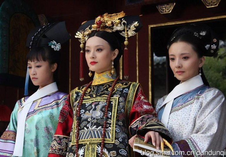 过年狂追「甄嬛传」…为何拒看「如懿传」?网友:太晦气 孙俪(中)主演「后宫甄嬛传」至今热播不衰。图/摘自微博