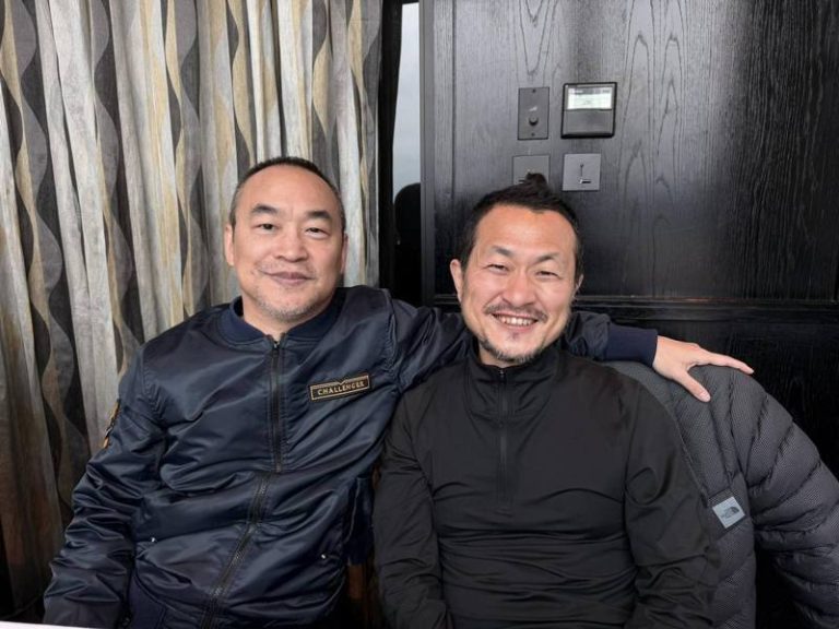 九把刀和黄立成大年初二吃饭开会。(摘自九把刀脸书)