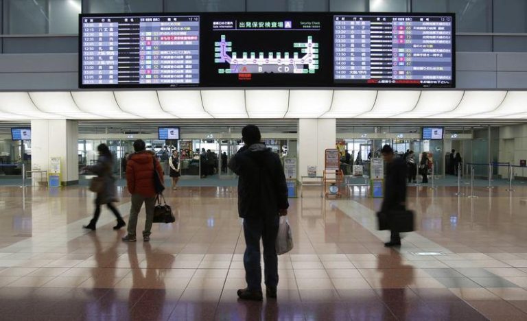 效法美国… 日本拟推入境前认证制度 免签旅客须先上网申报 日本拟于2028年推入境前认证制度,图为东京羽田机场。(路透)
