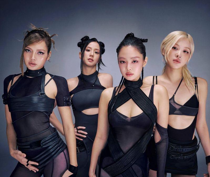 BLACKPINK的YouTube订阅破亿成全球第一,收到官方「红钻石创作者奖」认证。(取材自微博)