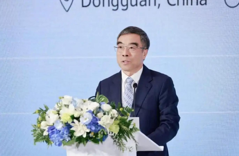 华为2025年营收破8800亿人民币 再创新高 华为技术有限公司董事长梁华。(取材自封面新闻)