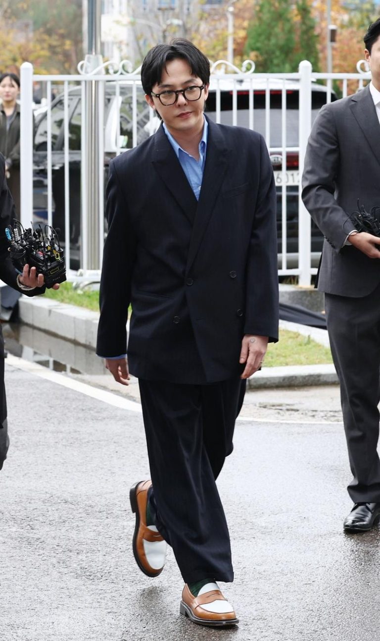 南韩歌手GD针对长期出现在网络上的恶意留言与不实指控，已正式展开大规模法律行动。（欧新社）