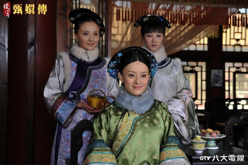 陈建斌(左)、孙俪主演「后宫甄嬛传」观看热度不减,每年刷新纪录。图/八大电视提供
