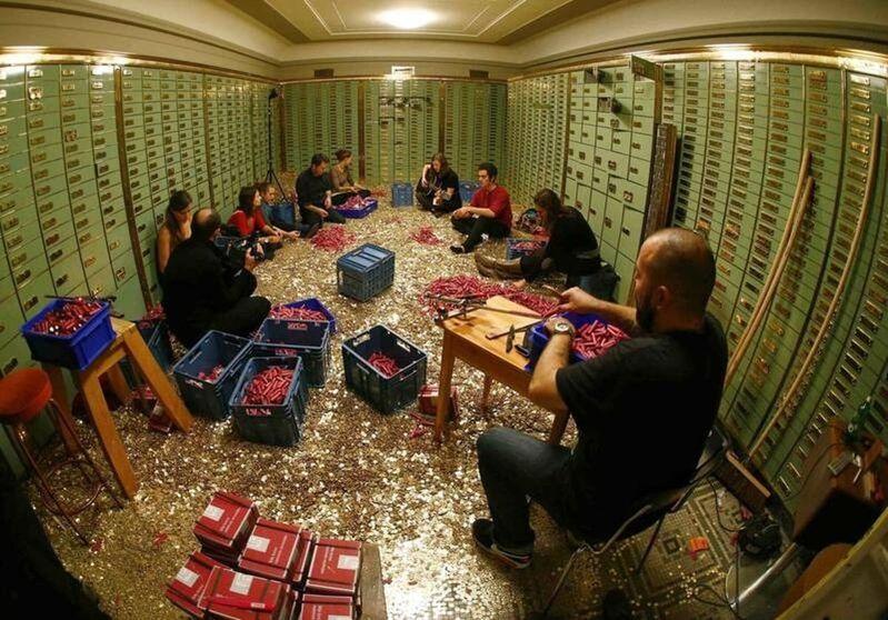 全球工时排行榜,曾登上「幸福国家」的不丹每周工时长达54.49小时,是全球工时最长国家;图为去年11月在不丹举行的2025年全球和平祈祷会。(路透)