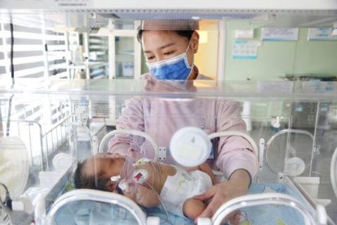从2025年中国新生儿跌破800万谈起