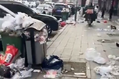 “电子镣铐”下的中国环卫工