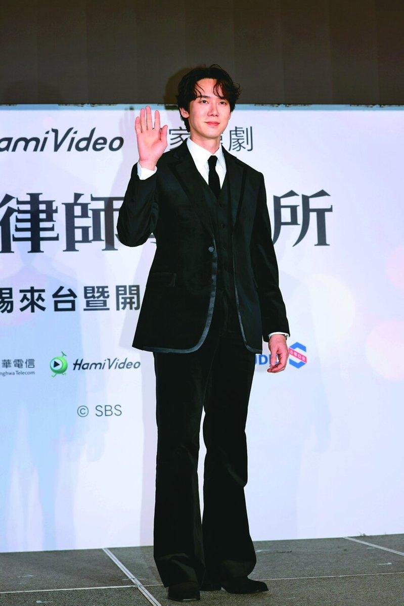 韩星柳演锡昨来台为新戏「神与律师事务所」宣传。(记者王聪贤/摄影)