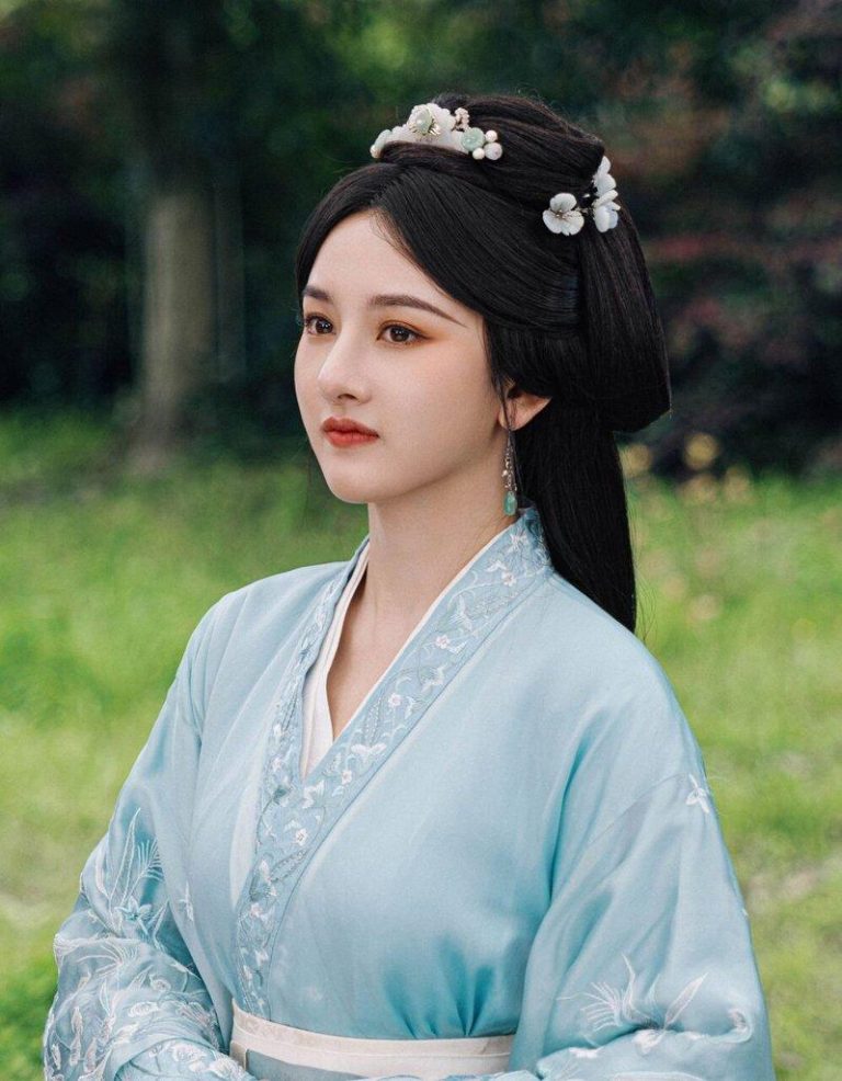 宋祖儿「太瘦」演不成唐代美人 传「古偶胖女」的她有望接下角色 外型甜美、气质灵动的宋祖儿身材纤瘦。(取材自微博)
