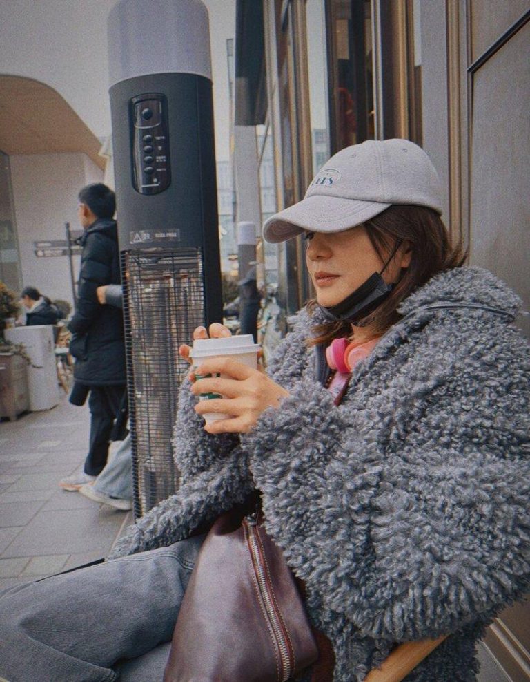 复出无望? 赵薇发文自我安慰:快乐悲伤都会过去… 赵薇近日在微博分享一系列生活照。(取材自微博)