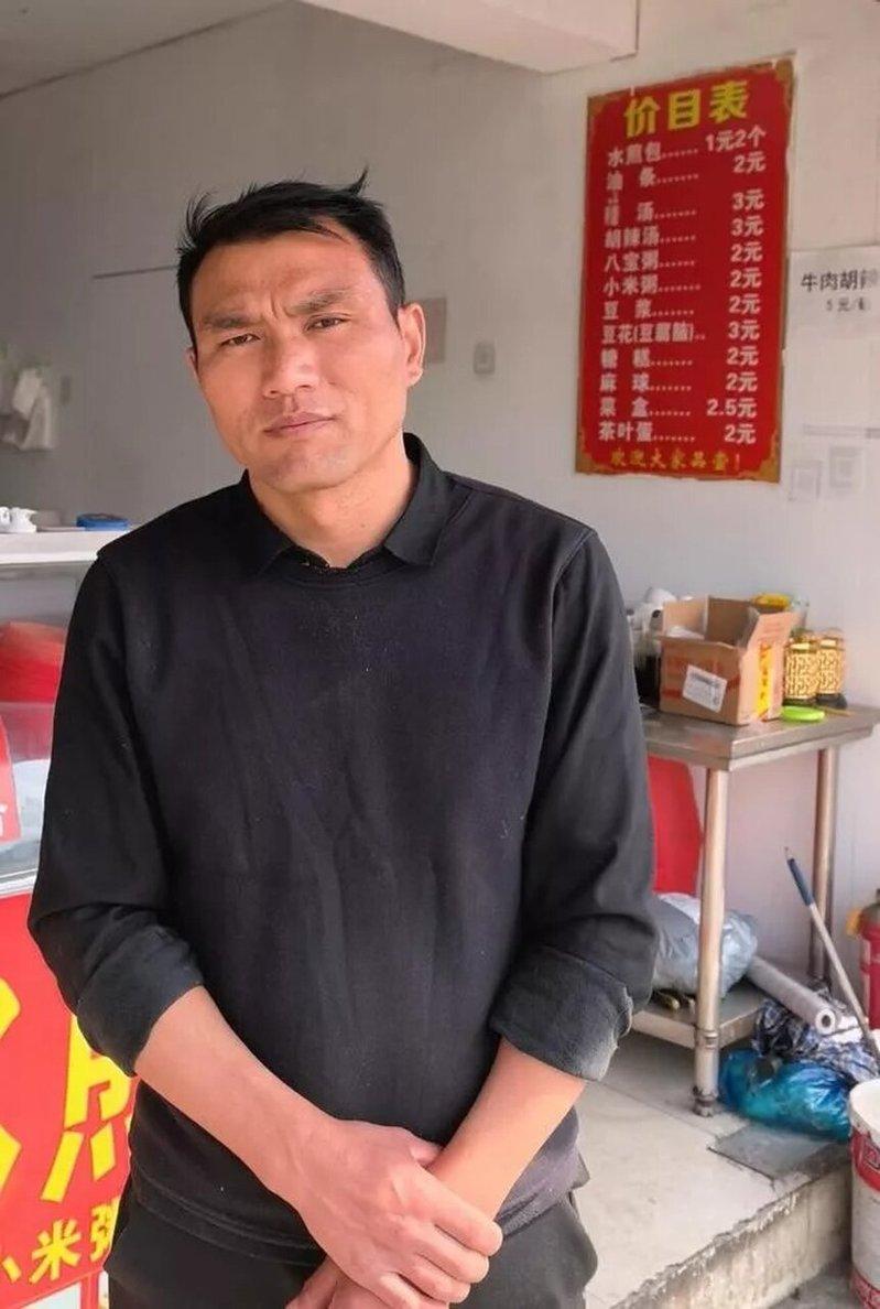小吃店老板王凯阳。(取材自极目新闻)