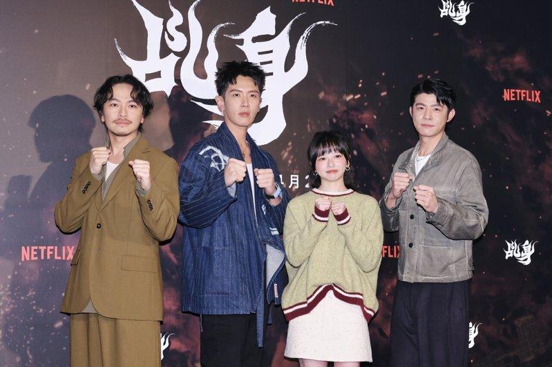 王柏杰（右起）、陈妍霏、柯震东、杨铭威出席「乩身」试片会。(记者王聪贤／摄影)