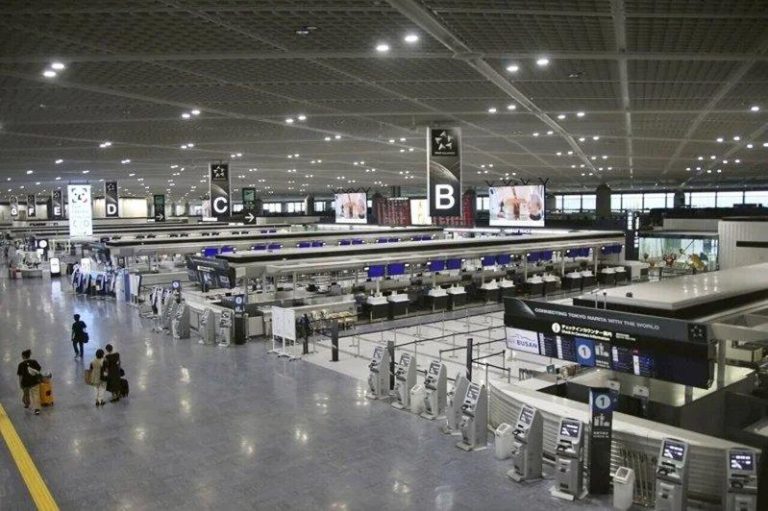 亚洲航空业 纷纷调涨机票价格 拟妥因战争被迫停飞计划 亚洲航空公司纷纷调涨机票价格,同时拟妥万一冲突升高被迫停飞的应变计划。(美联社)