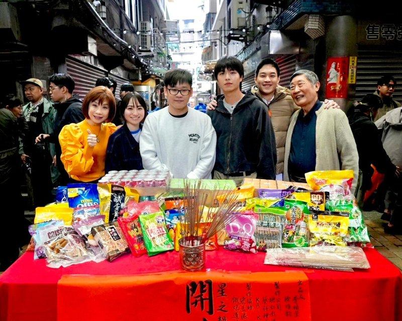 电影「星空之夏」基隆开镜,演员今子嫣(左起)、田牧空 、导演林明智、演员王硕瀚、...