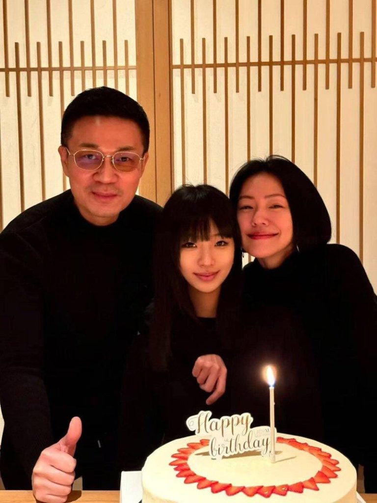 小S老公许雅钧被爆私约正妹粉丝 女方打破沉默发5点声明 许雅钧(左)和小S(右)结婚多年。图/摘自脸书