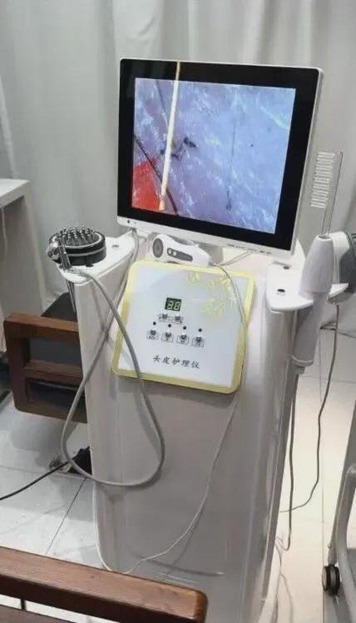 店员所使用的「毒素检测仪」。(取材自东方网)