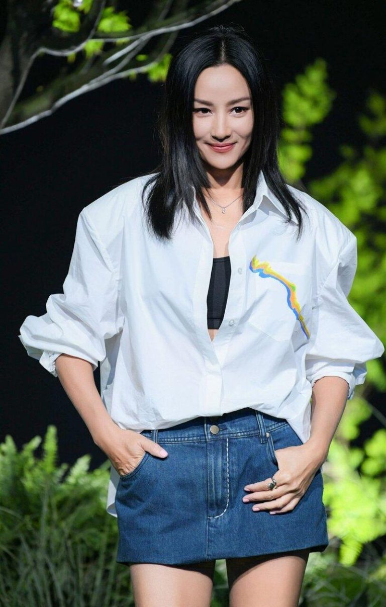 不婚族瞿颖惊爆已婚 好友说溜嘴…传丈夫是机长 瞿颖近年因参加「浪姐」再度翻红。(取材自微博)