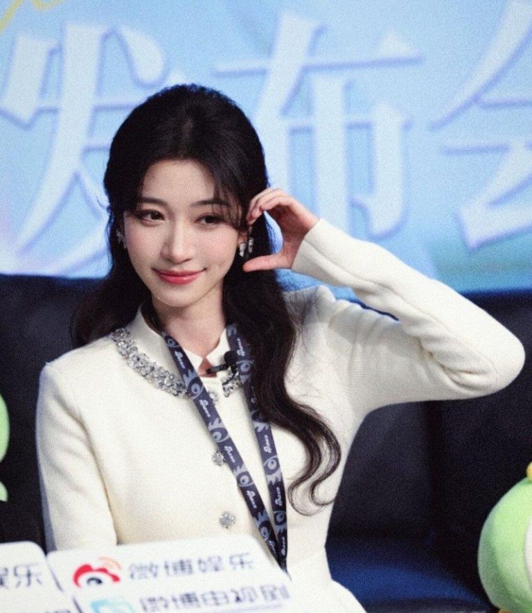 「奔跑吧14」嘉宾曝光? 老面孔让铁粉安心 飞行嘉宾的「她」惹议 短剧演员王格格加盟「奔跑吧」引起不少网友议论。(取材自微博)