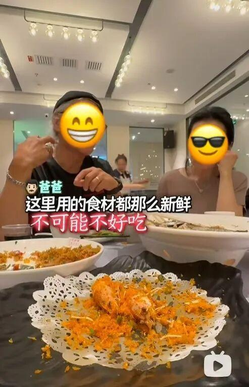 韩国爸妈，很会吃嘛。（视频截屏）