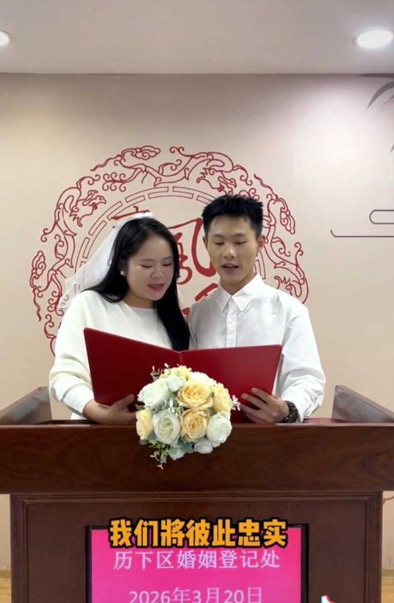 「等了10多年」 梅姨案被拐童刚领结婚证:双喜临门