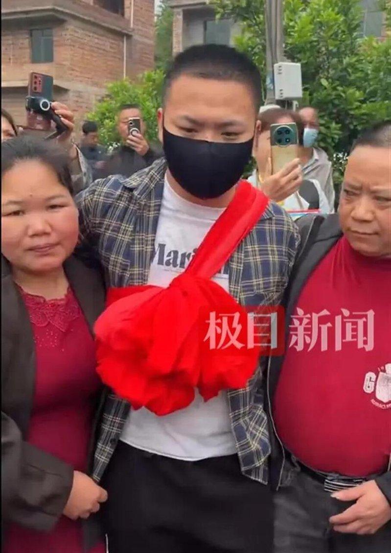 钟彬一家。(取材自极目新闻)