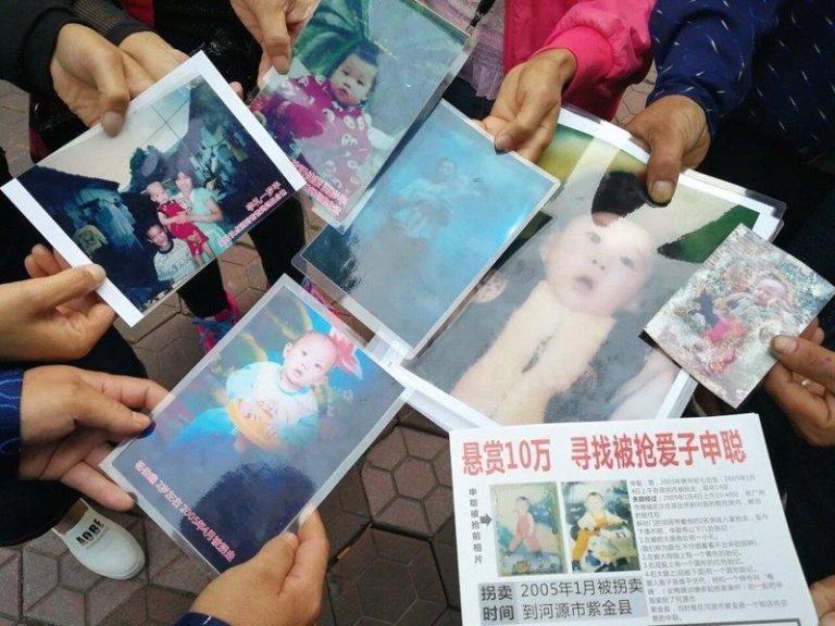 追缉20余年…涉拐9童「梅姨」终落网 律师:难逃死刑 当年部分被拐孩子的照片。(取材自澎湃新闻)