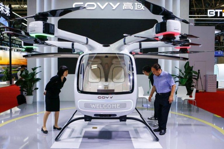 打造飞行汽车 中首个路空一体测试基地广东韶关投运 广汽集团的低空飞行器「高域」,2025年7月16日于北京第三届链博会上亮相。(新华社数据照)